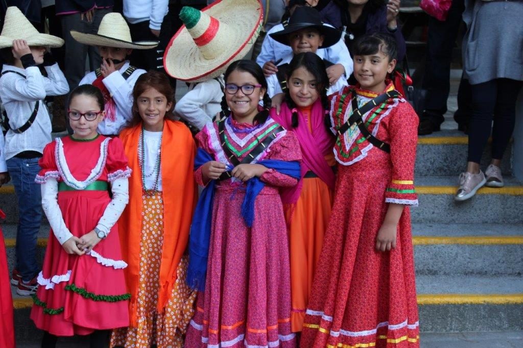 Revolución Mexicana Vestimenta Tradicional Mexicana De Noviembre